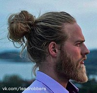 A-photograph-of-a-hipster-male-with-the-perfect-man-bun-hairstyle-placed-on-the-vertex-area-of-his-head-and-styled-with-long-wavy-hair_Fotor